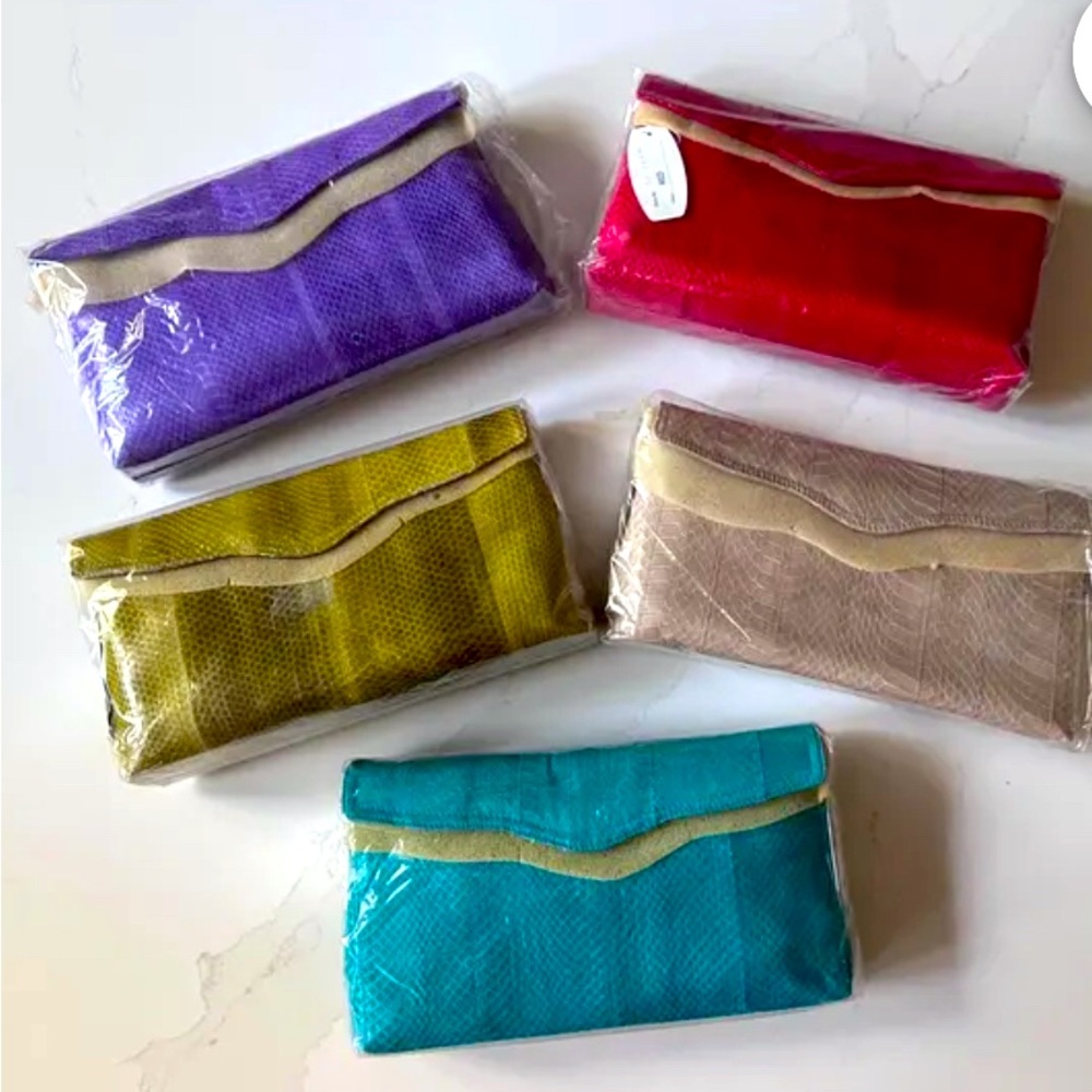 New old stock 1980s Magnum Fashions clutch purse with strap in eel-like material